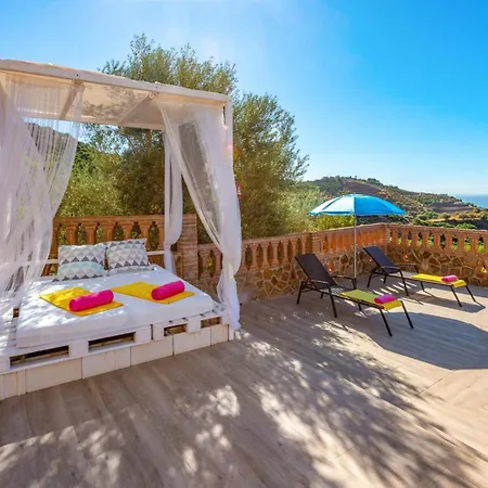 Villa Piedras Blancas By *